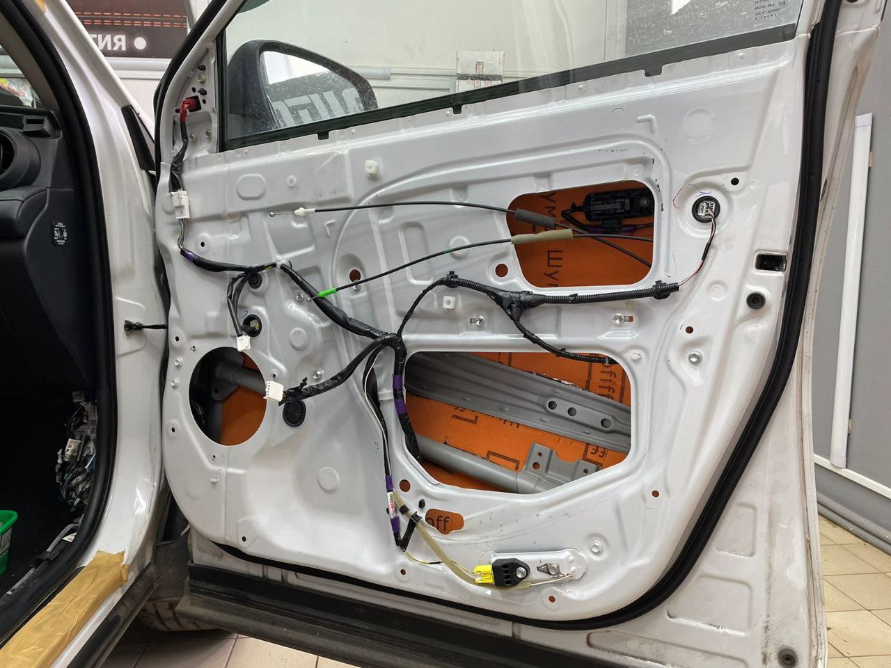 Двери 2 сл шумоизоляция Toyota RAV4 шумо теплоизоляция2